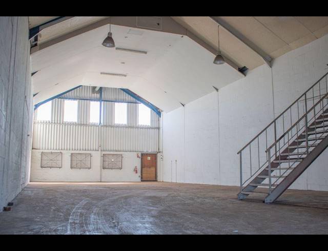 279M² BUILDING FOR SALE IN PAARDEN EILAND